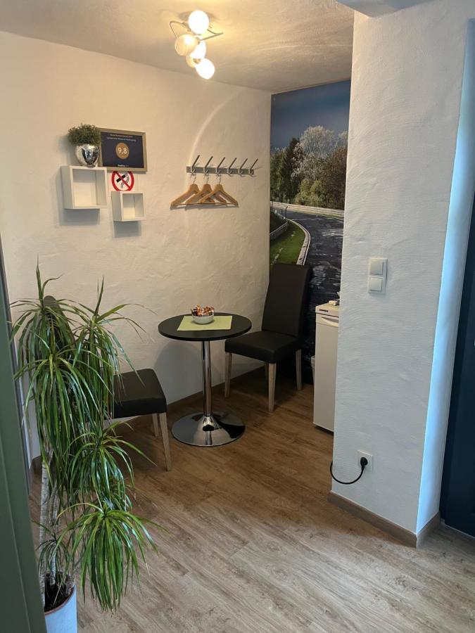 Gaestezimmer Melina Am Nuerburgring Аденау Экстерьер фото